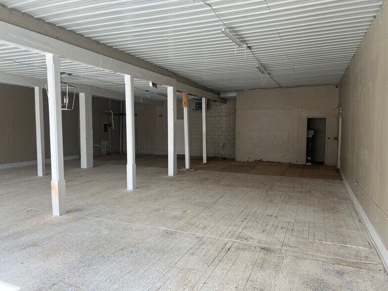 More Photos Of 1322 Howell St, Lafayette Office For Sale