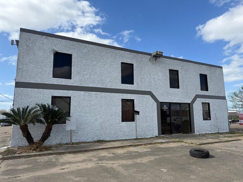 More Photos Of 513 Illinois St, South Houston Industrial For Sale
