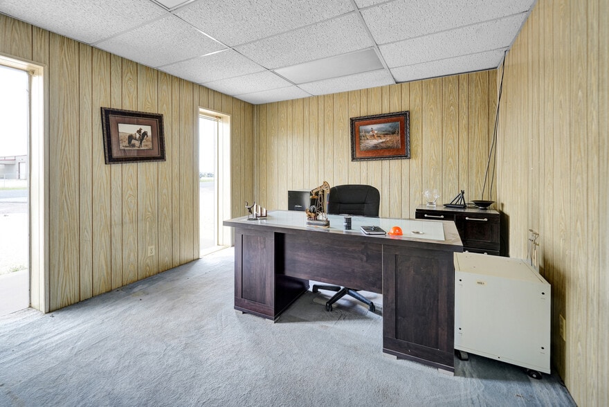 More Photos Of 5508 S FM 1788, Midland Light Distribution For Sale