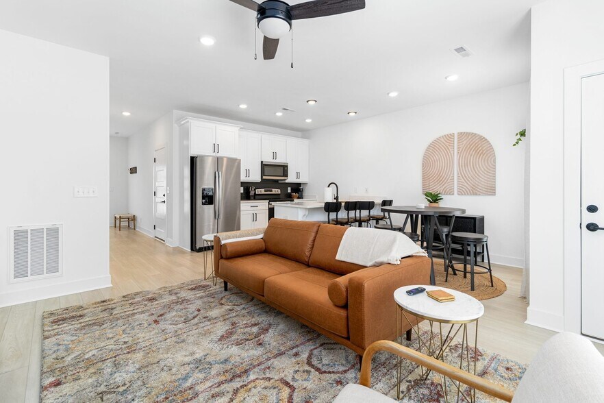 More Photos Of 725 Hornbuckle Rd, Clarksville Apartments For Sale