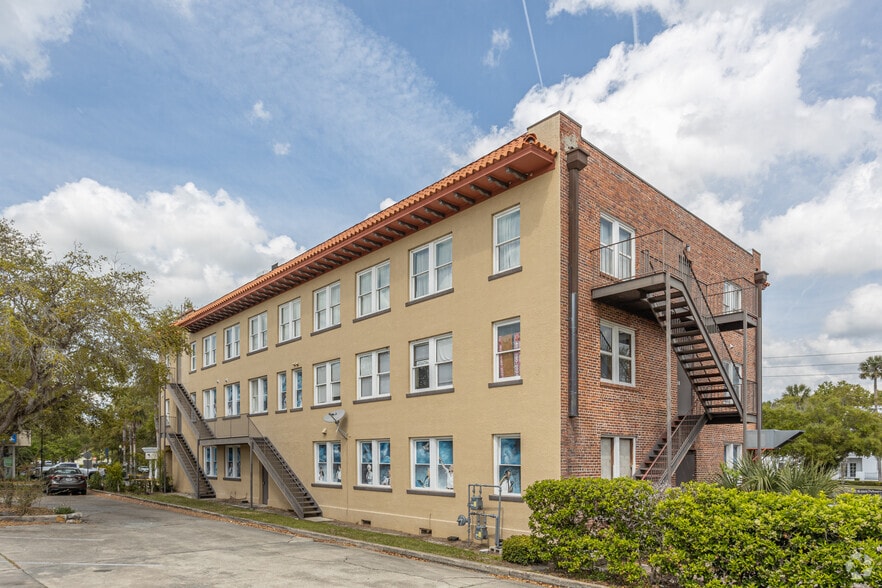 More Photos Of 215 S Woodland Blvd, Deland Hotel For Sale