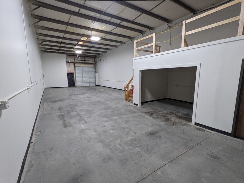More Photos Of 478 Northdale Rd, Lawrenceville Light Distribution For Lease