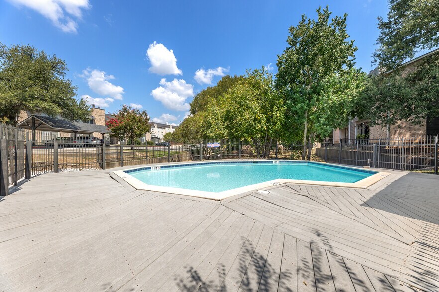 More Photos Of 1000 E University Dr, College Station Apartments For Sale