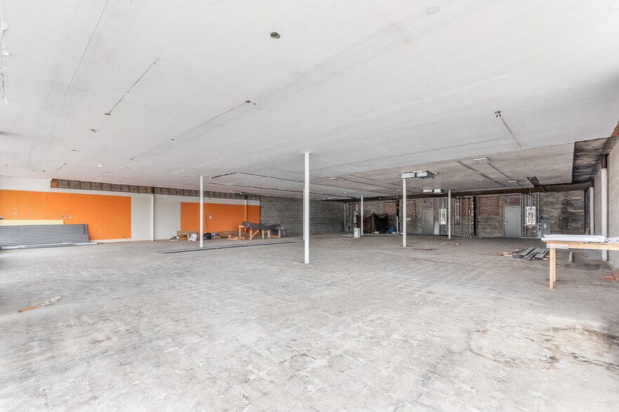 More Photos Of 3921-3925 W Touhy Ave, Lincolnwood Freestanding For Lease