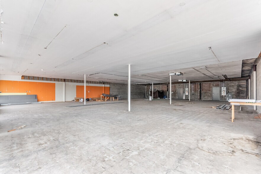 More Photos Of 3921-3925 W Touhy Ave, Lincolnwood Freestanding For Sale