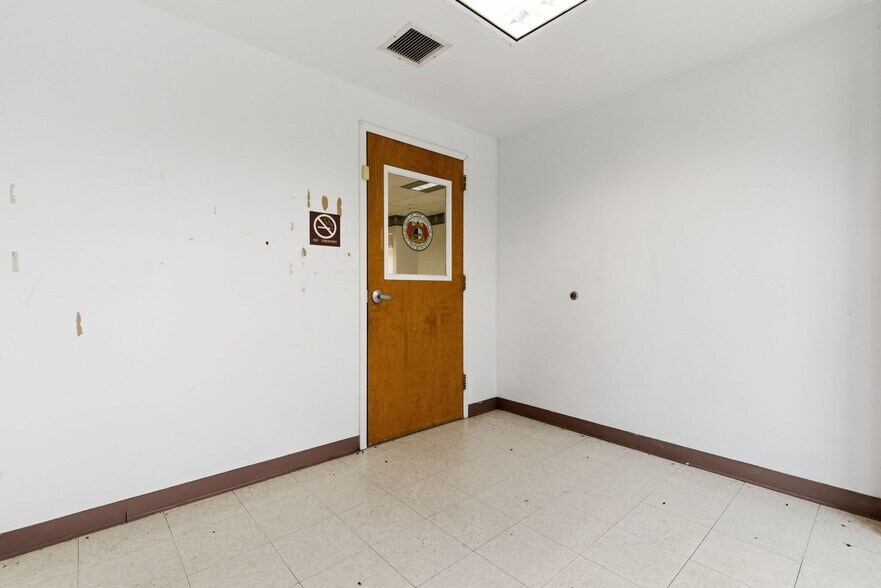 More Photos Of 718 N Martin St, East Prairie Office For Sale