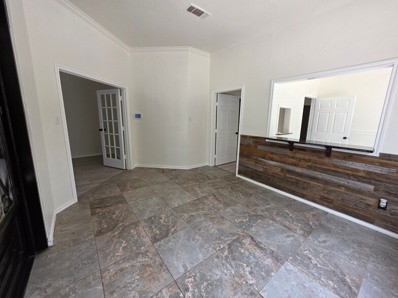 More Photos Of 5601-5605 Virginia Pky, McKinney Medical For Lease