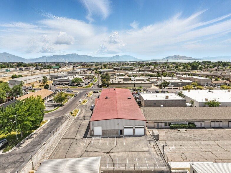 More Photos Of 376-384 Commerce Loop, Orem Manufacturing For Lease