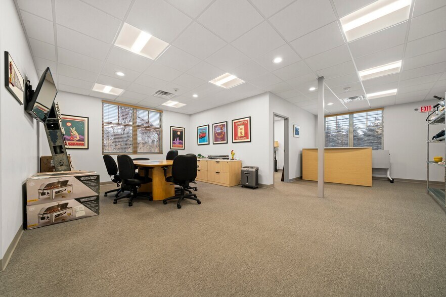 More Photos Of 288 S River Rd, Bedford Medical For Lease