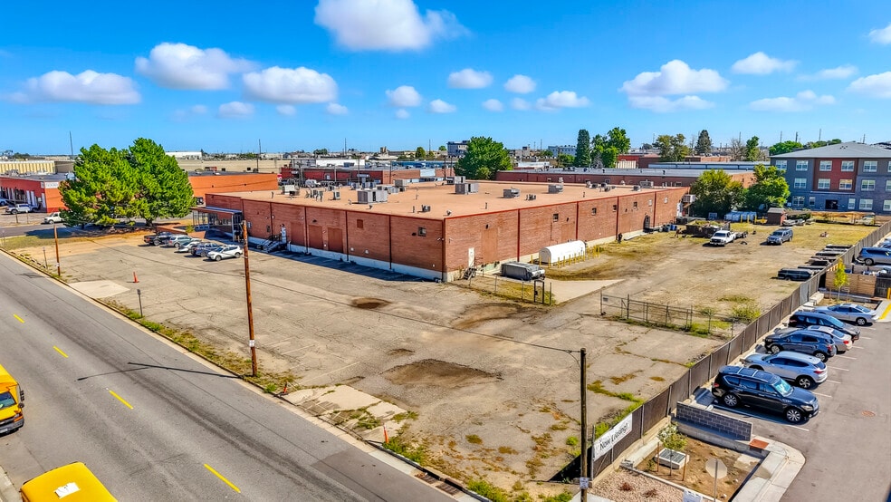 More Photos Of 3880 Holly St, Denver Warehouse For Sale