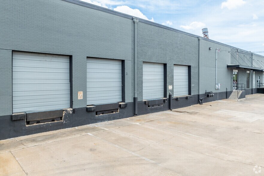 More Photos Of 1184-1188 Quaker St, Dallas Warehouse For Lease