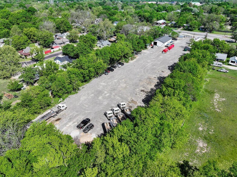More Photos Of 816 E Main St, Whitesboro Warehouse For Lease