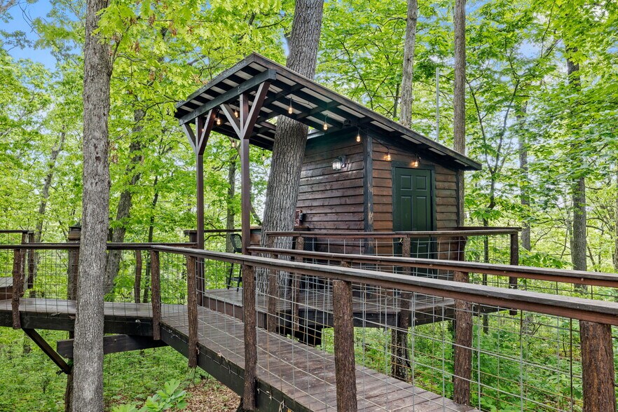 More Photos Of 22468 State Highway 112, Cassville Specialty For Sale