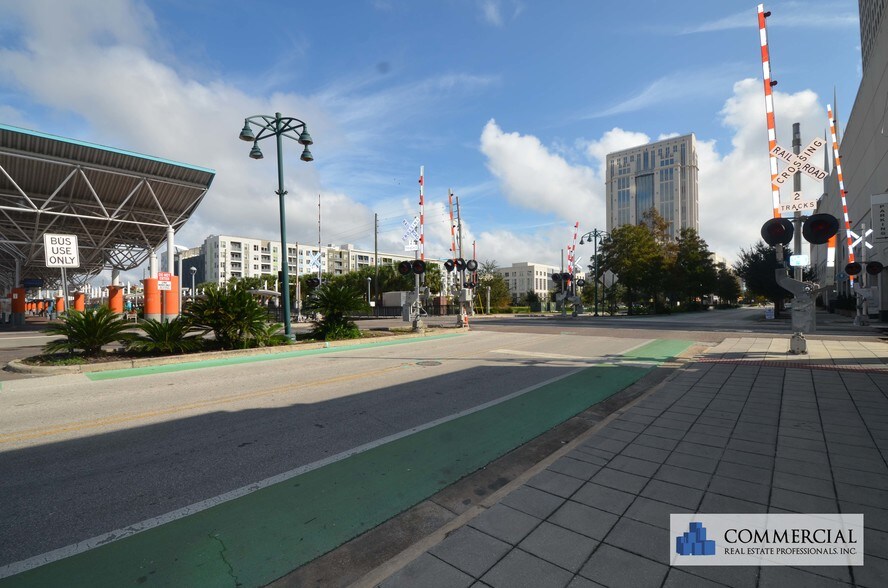 More Photos Of 100 W Livingston St, Orlando Restaurant For Lease