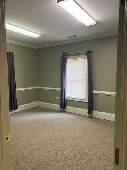 More Photos Of 2440 Sandy Plains Rd, Marietta Medical For Lease