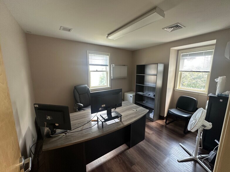 More Photos Of 1 Mound Ct, Merrimack Medical For Sale