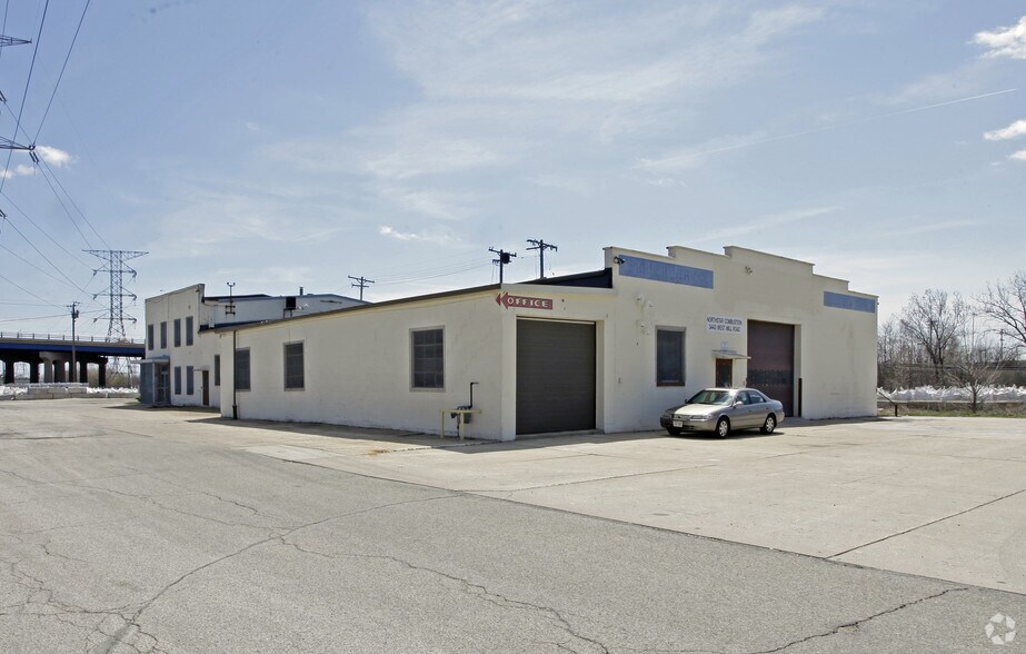 More Photos Of 6333 N Teutonia Ave, Milwaukee Warehouse For Lease