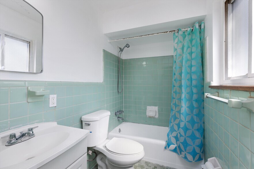 More Photos Of 4470-4480 E Outer Dr, Detroit Apartments For Sale