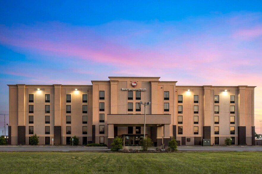 More Photos Of 2911 Gilmore Dr, Jonesboro Hotel For Sale