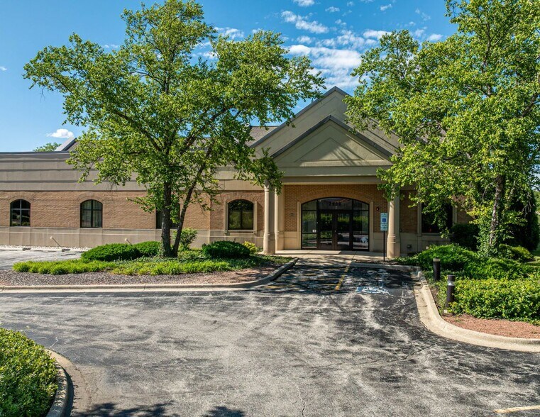 More Photos Of 7000 S County Line Rd, Burr Ridge Medical For Lease