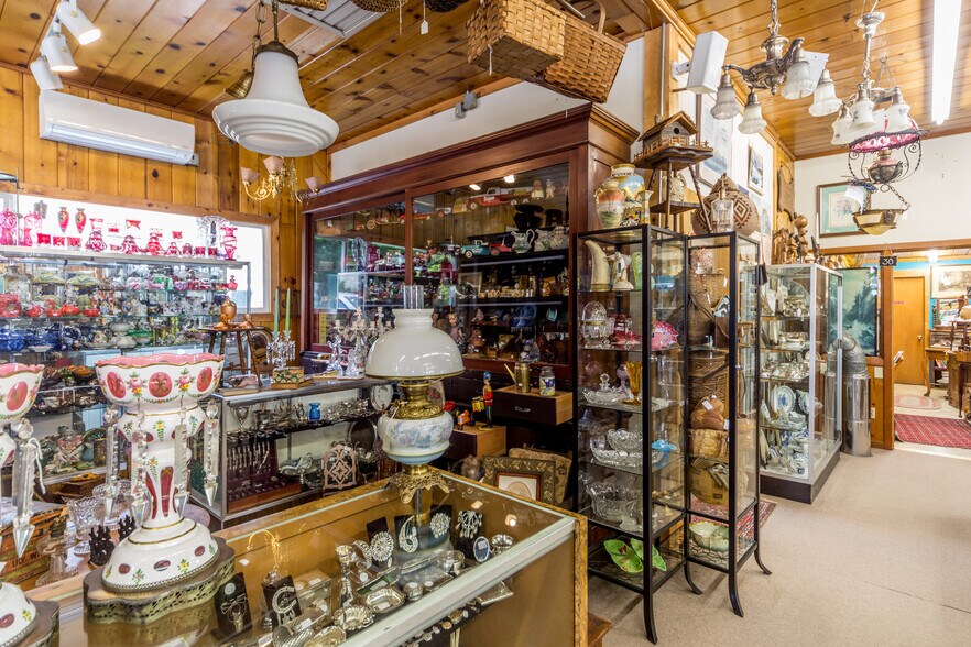 More Photos Of 802 Washington St, Port Townsend General Retail For Sale