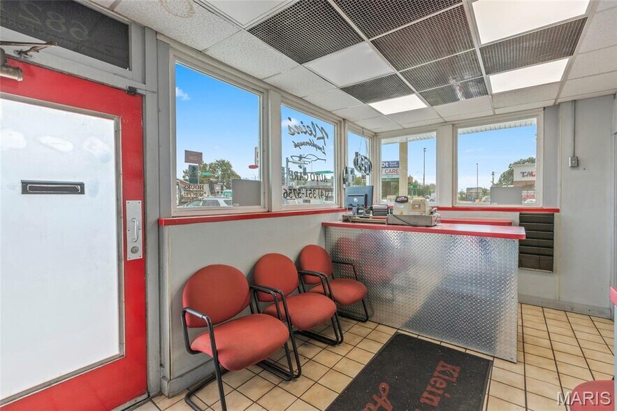 More Photos Of 6821 Morganford Rd, Saint Louis Auto Repair For Sale