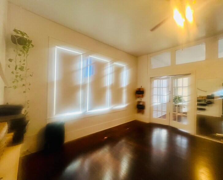 More Photos Of 403 Blanco Rd, San Antonio General Retail For Sale