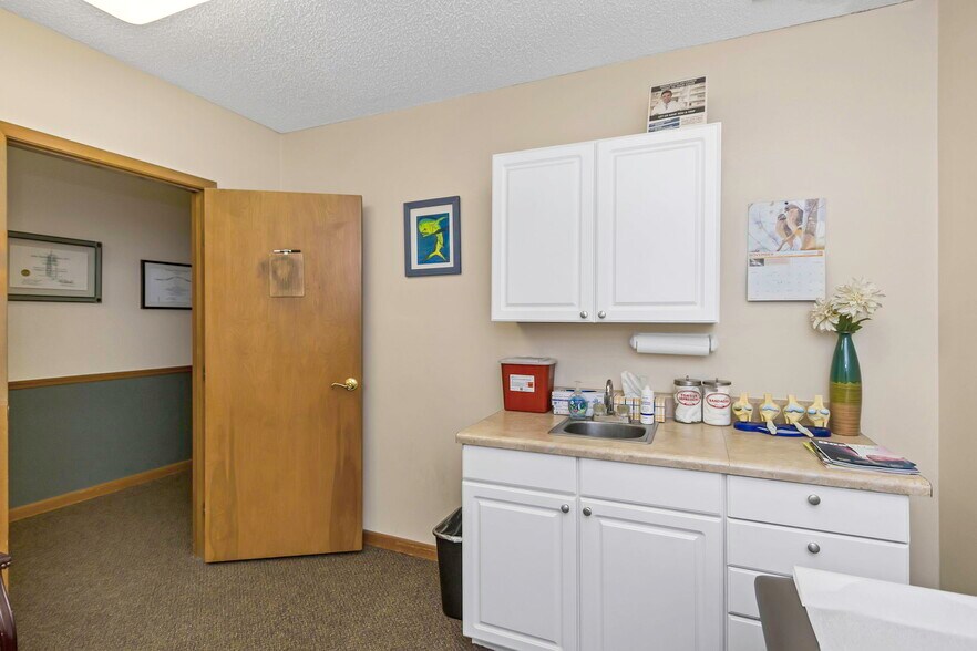 More Photos Of 701 N Hercules Ave, Clearwater Medical For Lease
