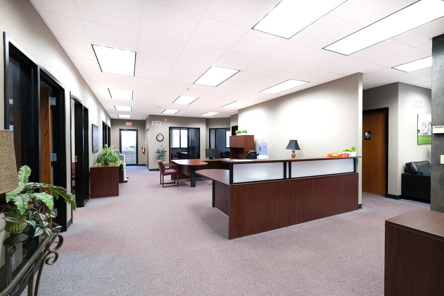 More Photos Of 40 Good Counsel Dr, Mankato Office For Sale