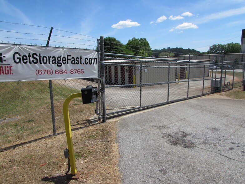 More Photos Of 529 Clifton Ter, Carrollton Self Storage For Sale