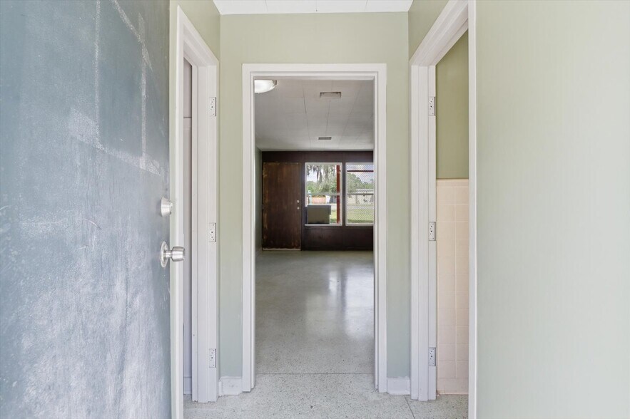 More Photos Of 18150 SE 72 Ave, Inglis Office For Sale
