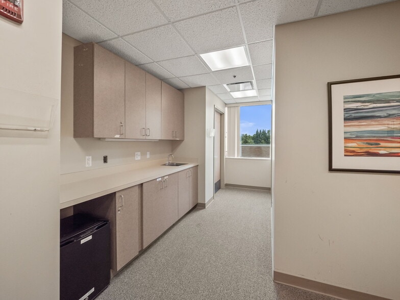 More Photos Of 1455 S Lapeer Rd, Lake Orion Hospital For Lease