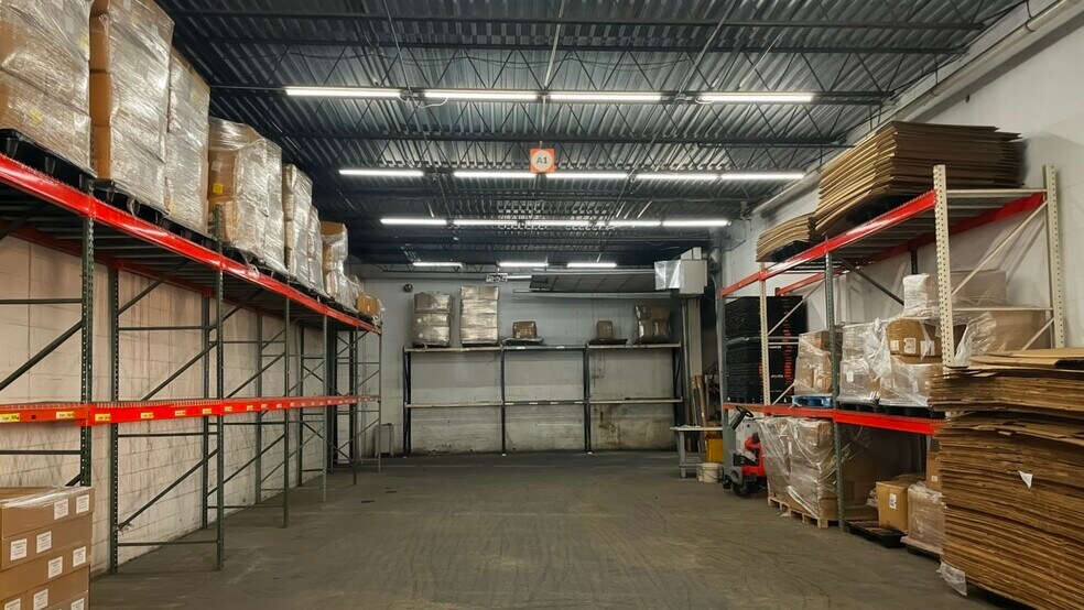 More Photos Of 391 E Wilson Ave, Pontiac Distribution For Lease