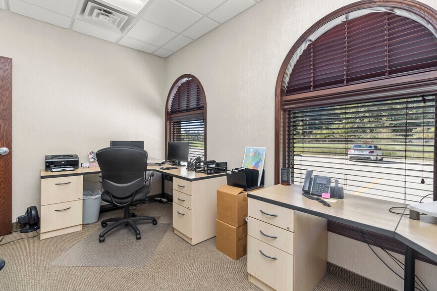 More Photos Of 33 Hiram St, Lake Orion Medical For Lease