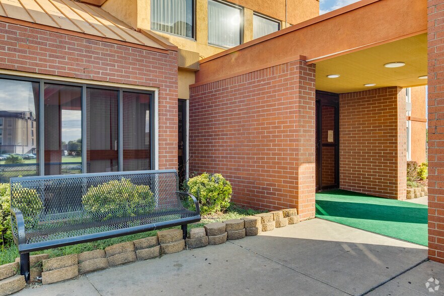 More Photos Of 4849 S Laura St, Wichita Hospitality For Sale