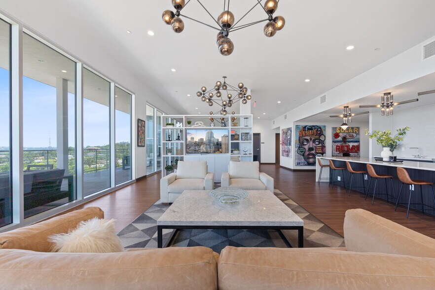 More Photos Of 4229 N FM 620 Hwy, Austin Showroom For Sale