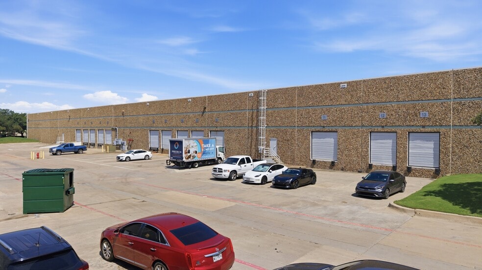 More Photos Of 13755-13775 Benchmark Dr, Farmers Branch Warehouse For Lease