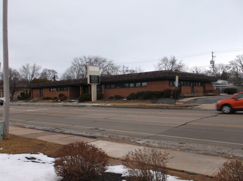 Primary Photo Of 1416 S Commercial St, Neenah Medical For Sale