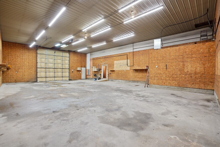 More Photos Of 206 Grant st, Zearing Industrial For Sale