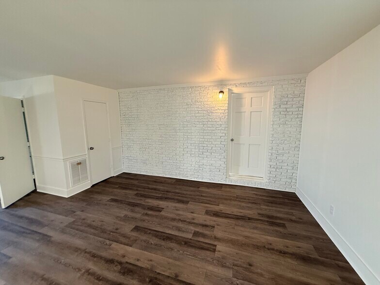 More Photos Of 410 Liberty St, Rockwell Office For Lease