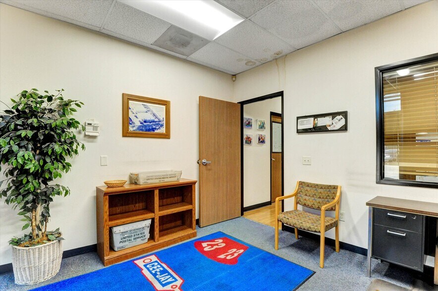 More Photos Of 920 W 10th St, Azusa Warehouse For Sale