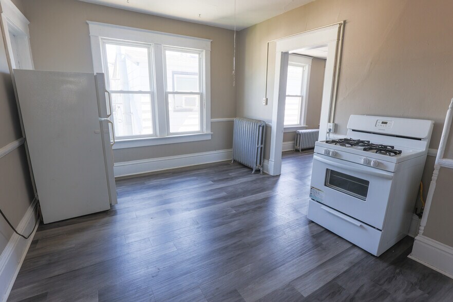 More Photos Of 3700 E Pulaski Ave, Cudahy General Retail For Sale