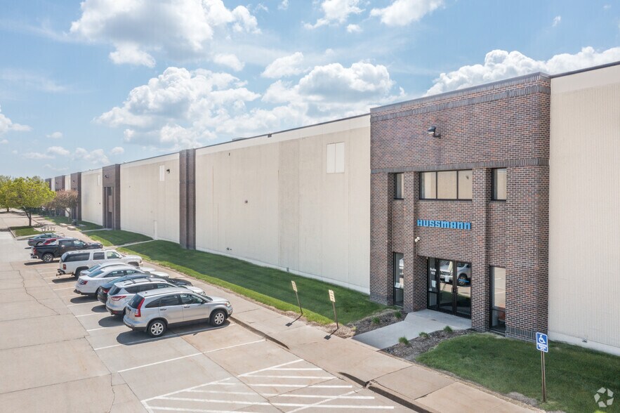 Primary Photo Of 4360 112th St, Urbandale Warehouse For Lease