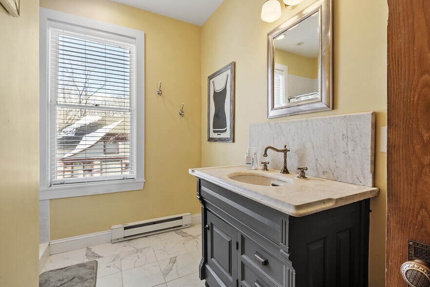 More Photos Of 2 South St, Grafton Office For Sale