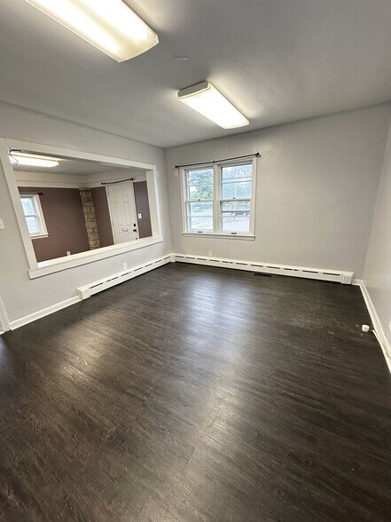 More Photos Of 2600 N Park Rd, Connersville Flex For Sale