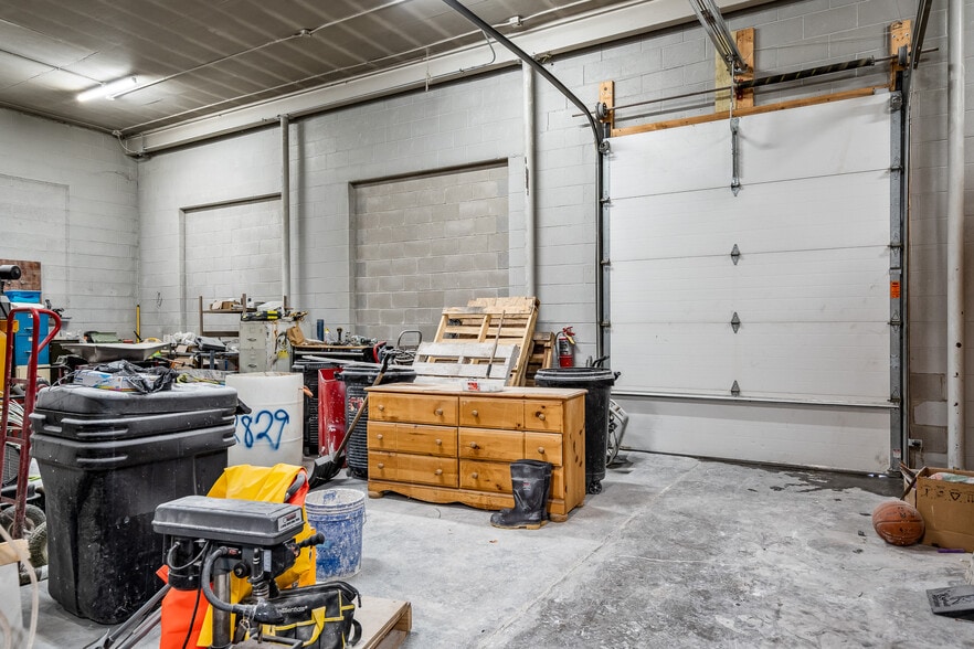 More Photos Of 208-210 Kishwaukee St, Rockford Light Distribution For Sale