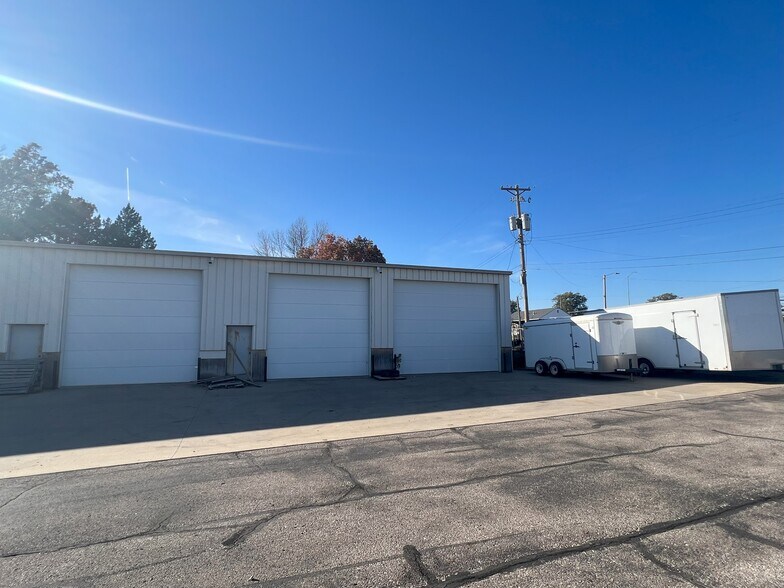 More Photos Of 2120 Market St, Beatrice Warehouse For Lease