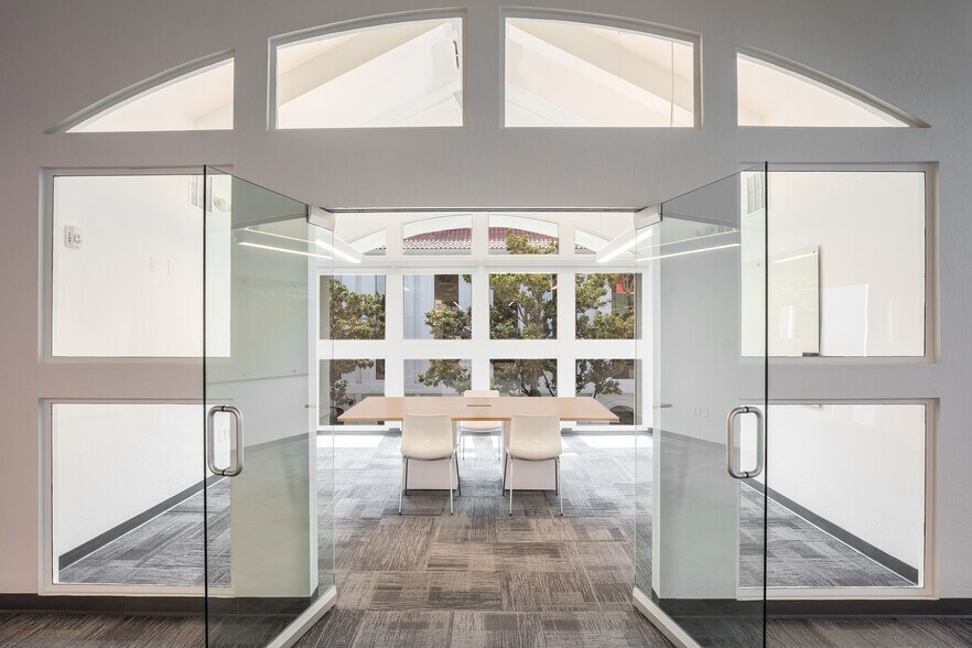More Photos Of 555 Hamilton Ave, Palo Alto Office For Sale