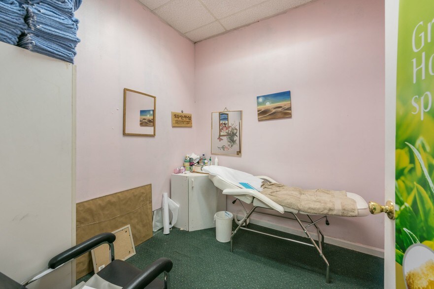 More Photos Of 12 Snowhill St, Spotswood Freestanding For Lease