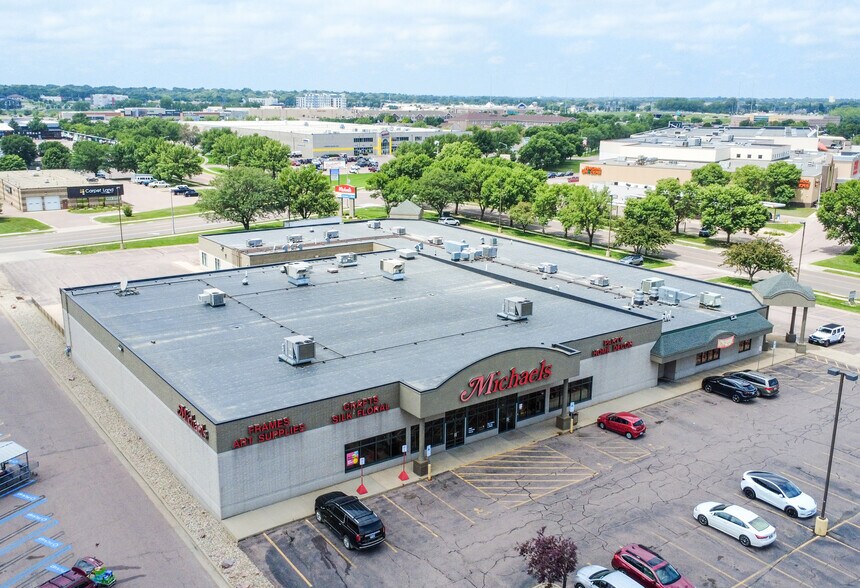 More Photos Of 3801 W 34th St, Sioux Falls Storefront For Sale